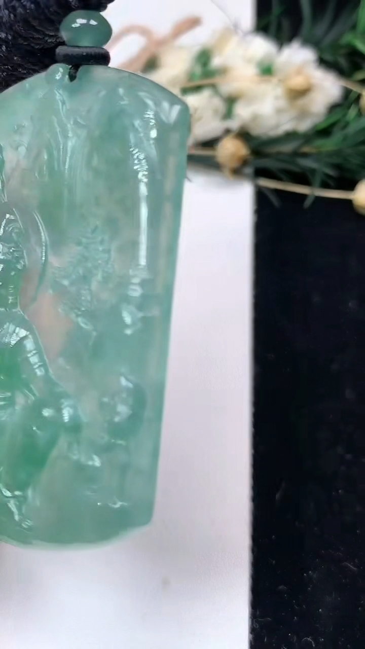 天然A货翡翠蓝水山水观音菩萨吊坠，尺寸58-40.5-5，重量:27.00g
7月9日