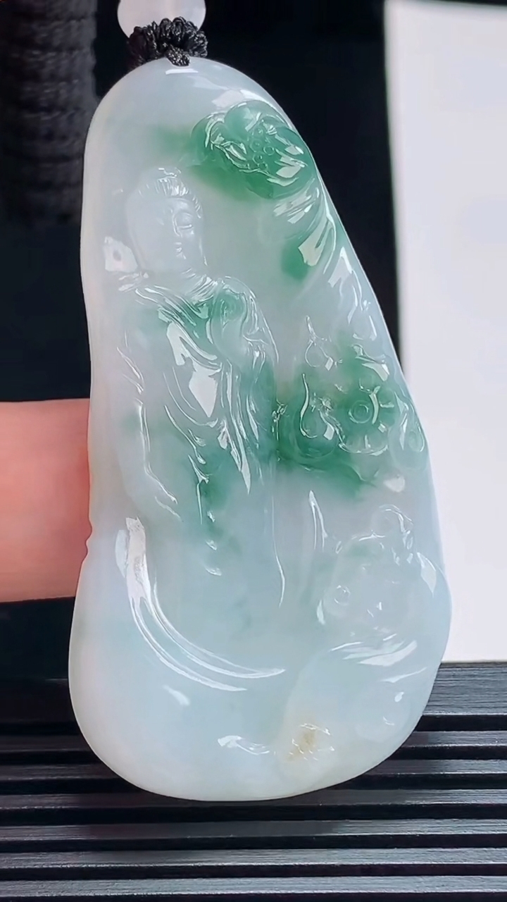 天然A货翡翠冰种飘花阿弥陀佛吊坠，尺寸56-29-6.2 重量:23.83g
7月9日