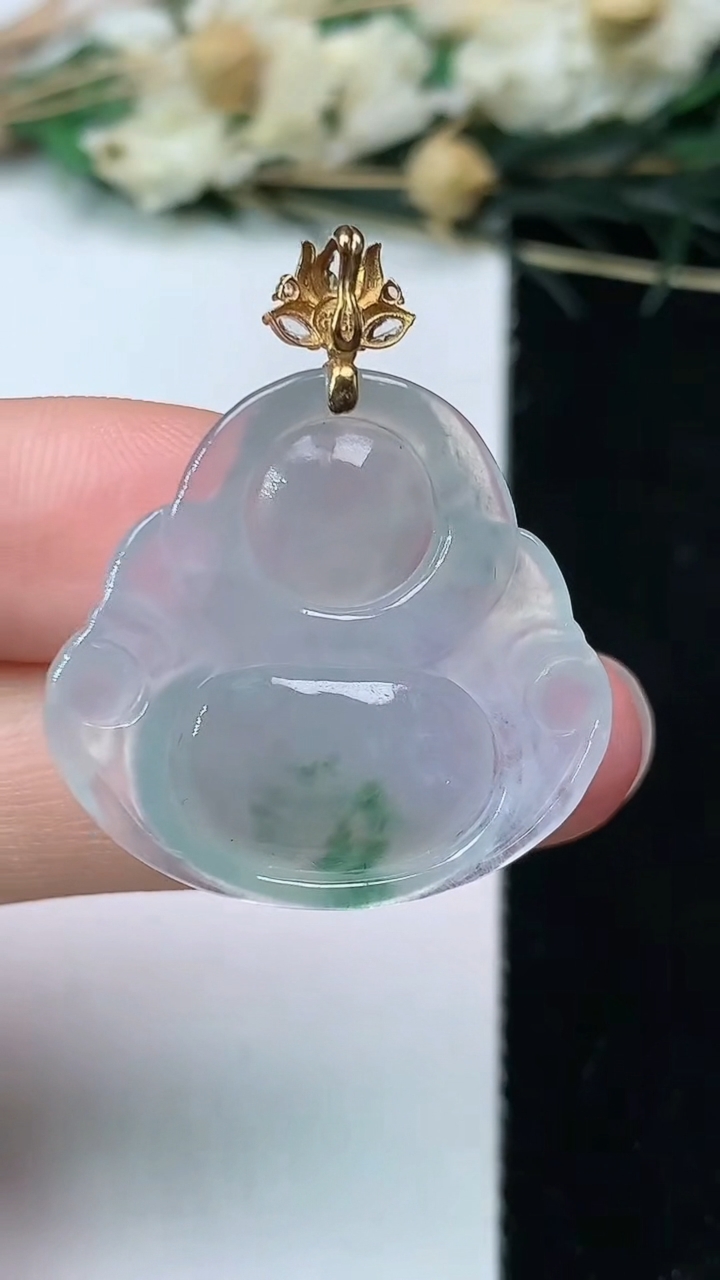 天然A货翡翠飘花佛公吊坠，尺寸24.5-27.5-5.2，重量:5.53g
7月9日
