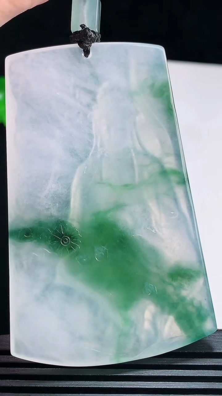 天然A货翡翠种飘花普贤菩萨吊坠，尺寸70-45-5 重量:41.77g
7月9日