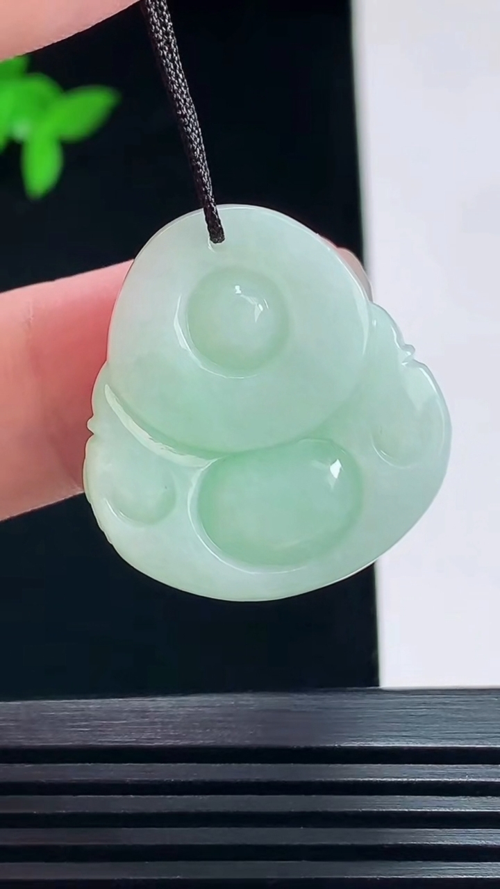 天然A货翡翠佛公吊坠，尺寸26.5-25-10.5 重量:12.32g
7月9日