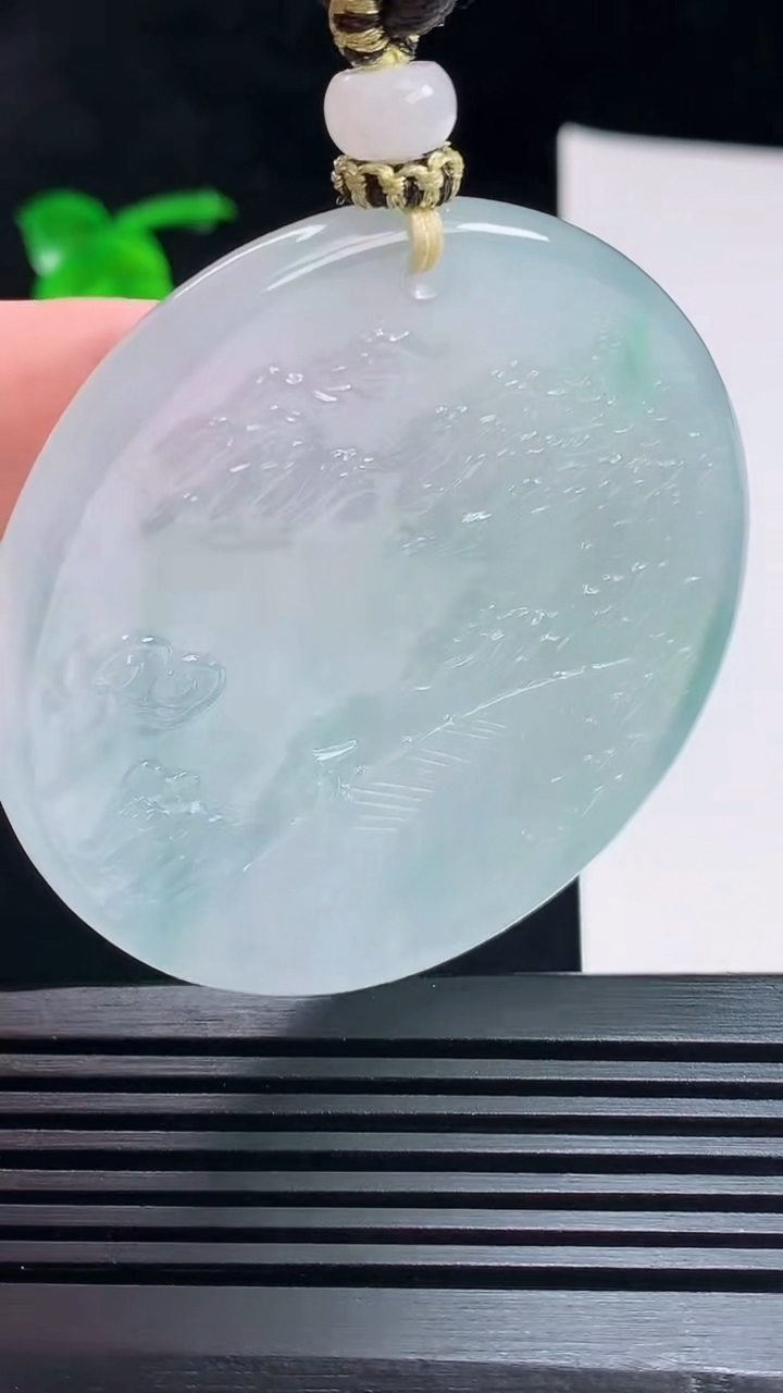 天然A货翡翠山水牌吊坠，尺寸53.6-5.2 重量:41.92g
7月9日