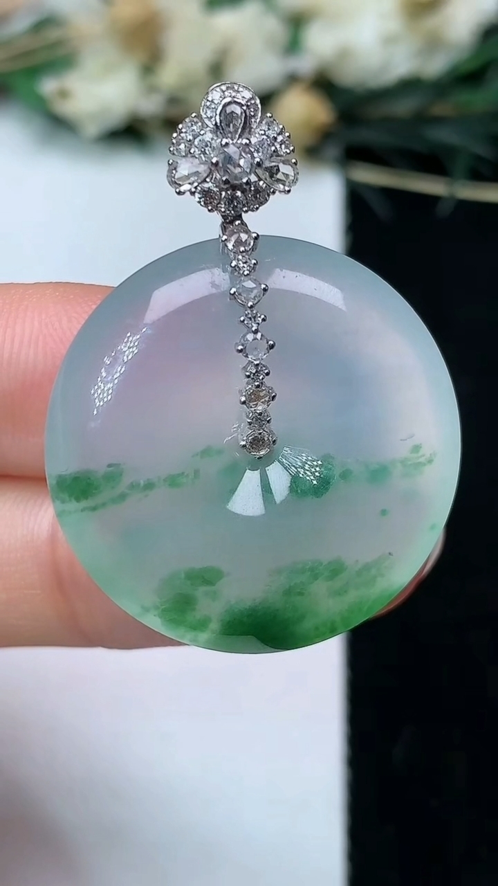 天然A货翡翠平安扣吊坠，尺寸26.3-5.9，重量:9.16g
7月9日
