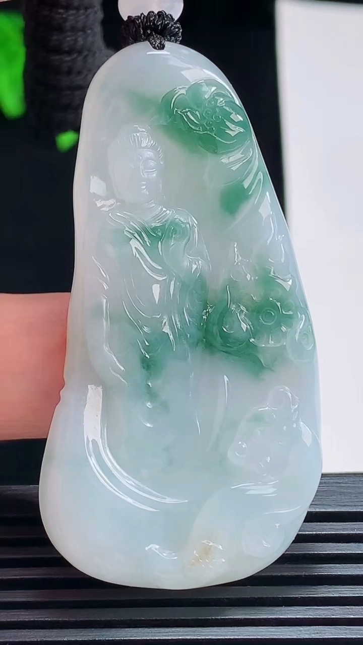 天然A货翡翠冰种飘花阿弥陀佛吊坠，尺寸56-29-6.2 重量:23.83g
7月9日