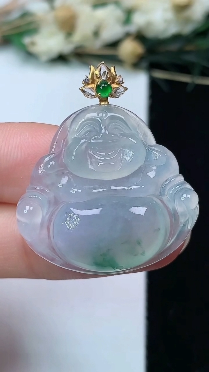 天然A货翡翠飘花佛公吊坠，尺寸24.5-27.5-5.2，重量:5.53g
7月9日