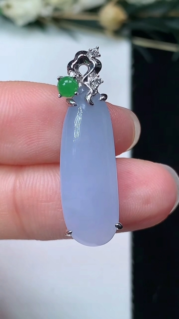 天然A货翡翠紫罗兰福瓜吊坠，尺寸22.6-8.3-5.2，重量:3.00g
7月9日