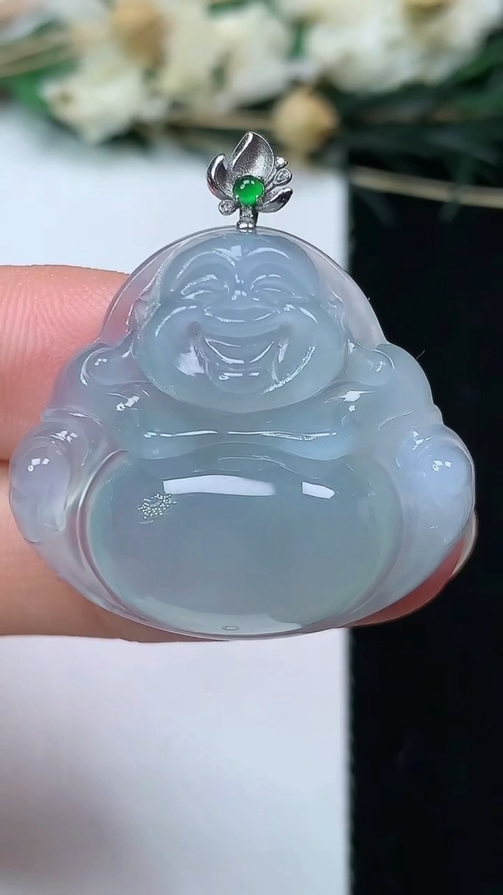 天然A货翡翠白冰佛公吊坠，尺寸25.4-29.2-6.7，重量:7.95g
7月9日
