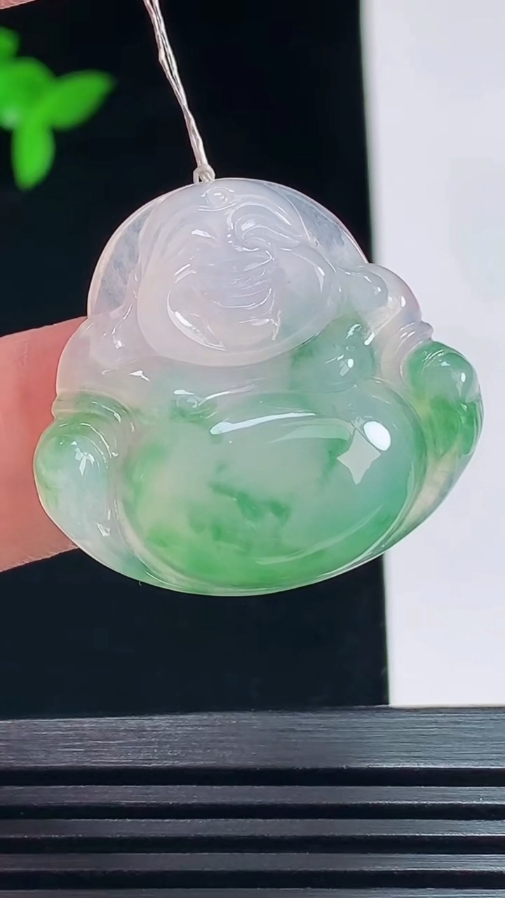 天然A货翡翠佛公吊坠，尺寸27.5-30-5.6 重量:7.11g
7月9日