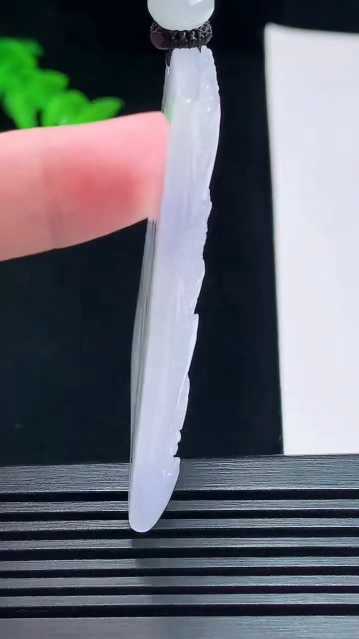 天然A货翡翠紫罗兰 飘花山水牌吊坠，尺寸54-35.5-5.6 重量:29.58g
7月9日