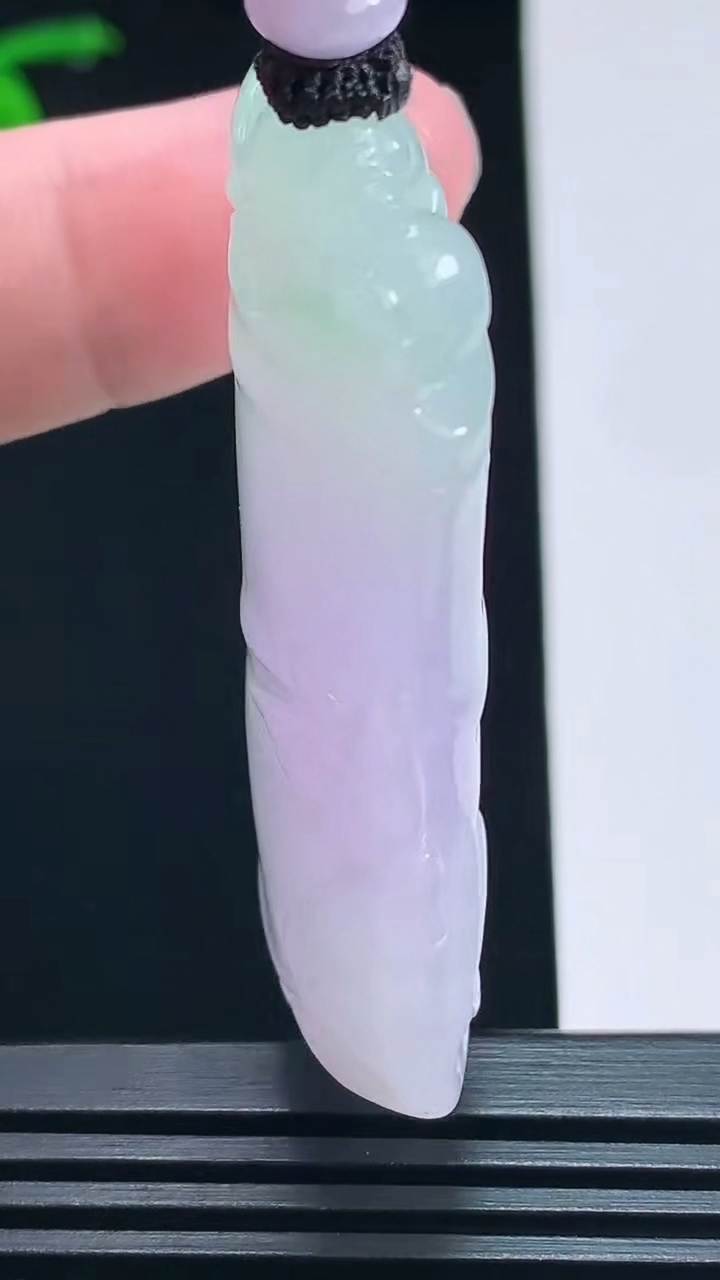 天然A货翡翠冰种春带彩 紫罗兰节节高升 竹节吊坠，尺寸50-34-12.2 重量:43.15g
7月9日