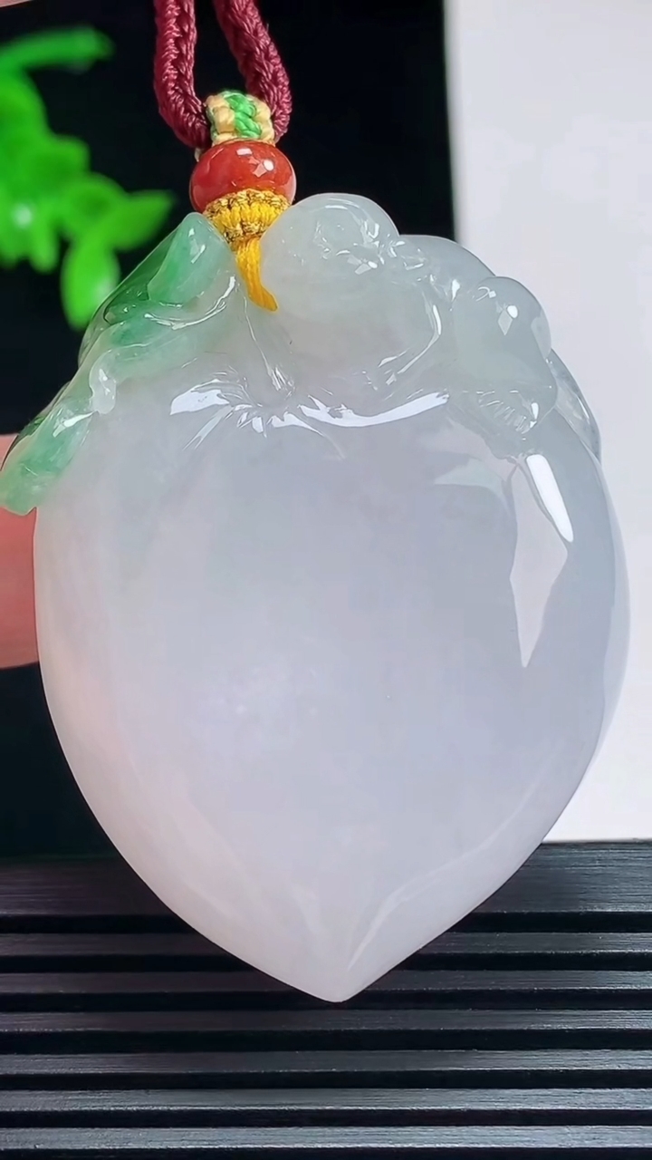 天然A货翡翠寿桃吊坠，尺寸49-37-12 重量:47.51g
7月9日