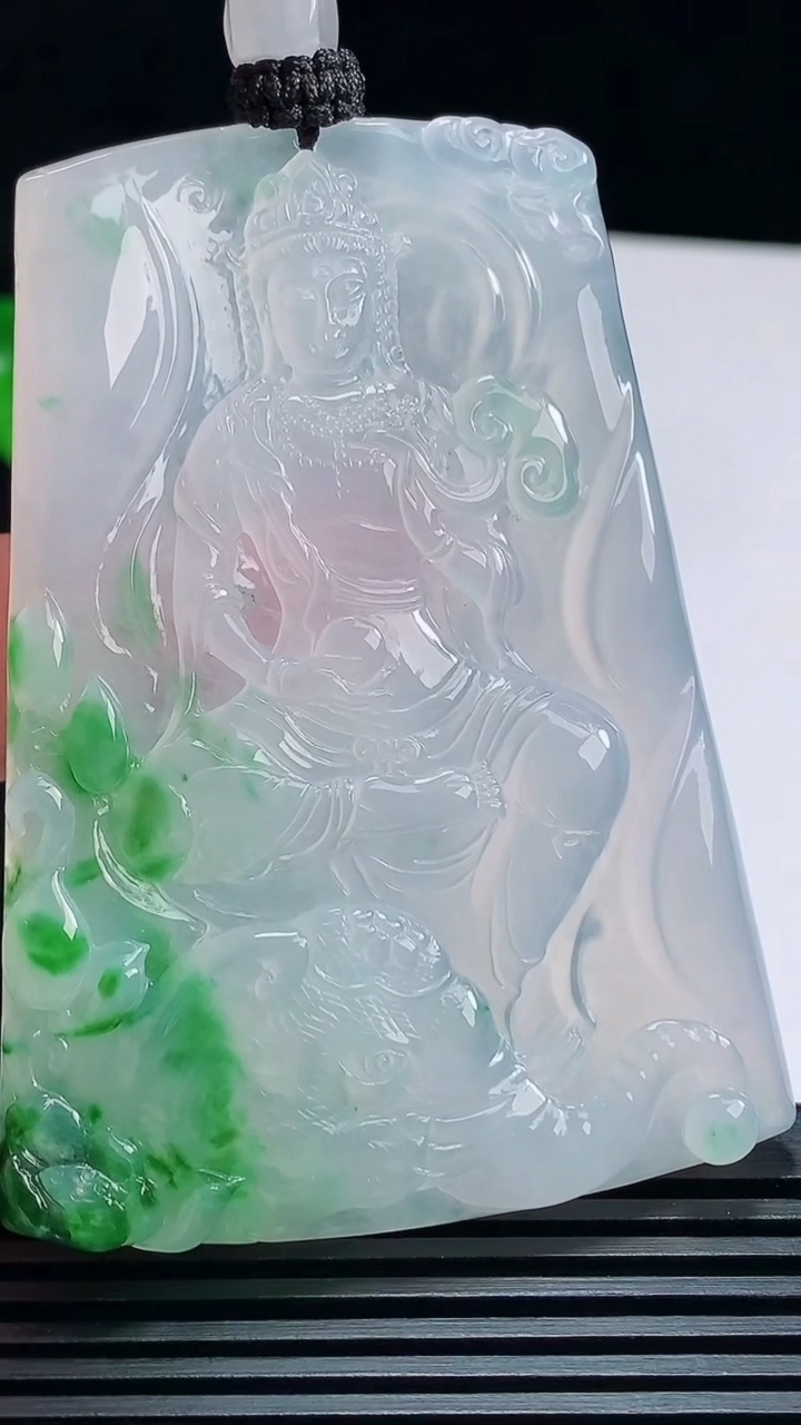 天然A货翡翠普贤菩萨吊坠，尺寸69.5-50.6-5.2 重量:48.84g
7月9日