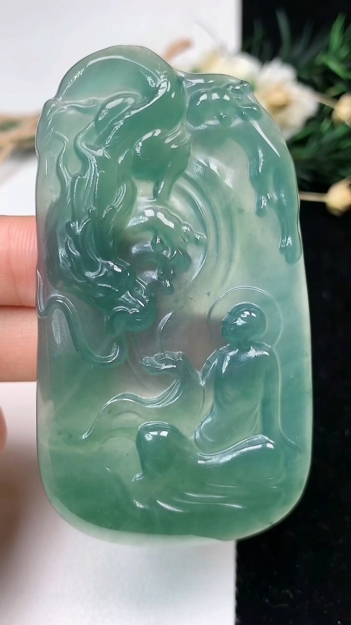 天然A货翡翠蓝水御龙悟道吊坠，尺寸70-39.2-5.4，重量:31.56g
7月9日