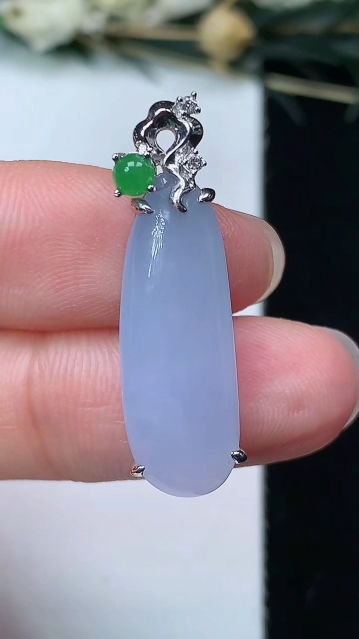 天然A货翡翠紫罗兰福瓜吊坠，尺寸22.6-8.3-5.2，重量:3.00g
7月9日