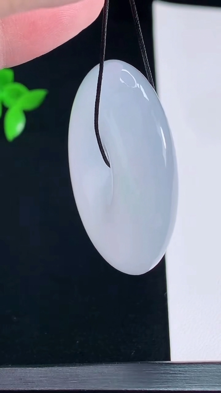 天然A货翡翠种紫罗兰平安扣吊坠，尺寸40-9.8 重量:31.91g
7月9日