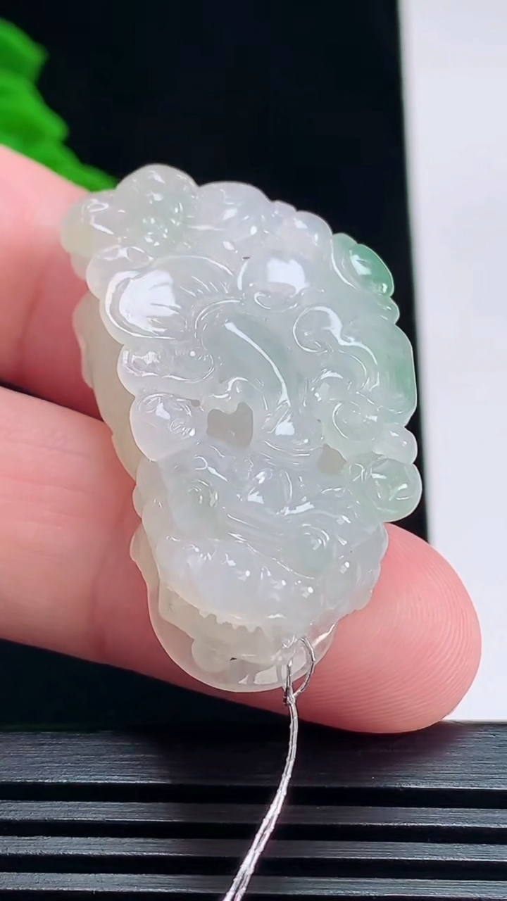 天然A货翡翠貔貅吊坠，尺寸39-20-12.2 重量:20.58g
7月11日