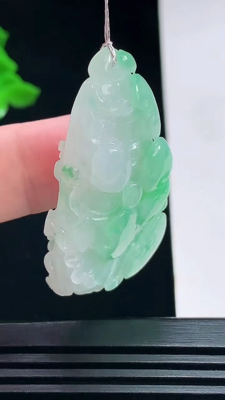 天然A货翡翠白菜吊坠，尺寸45-24-11.6 重量:17.83g
7月11日