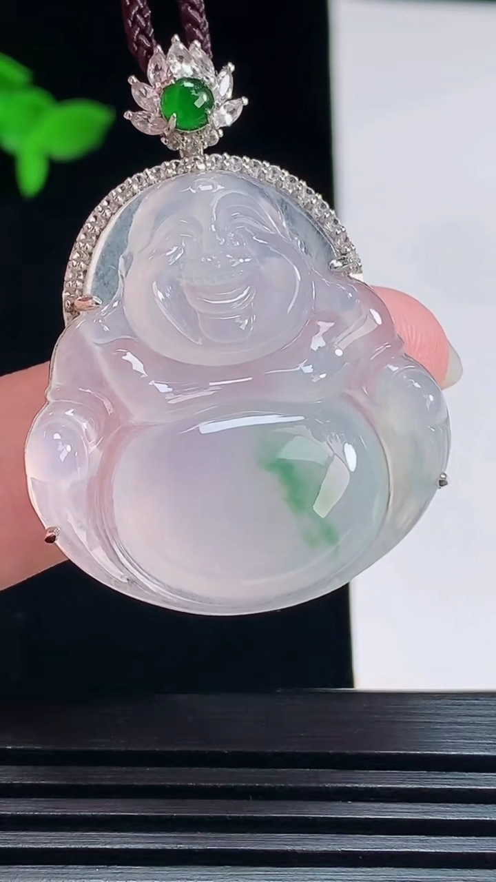 天然A货翡翠种飘花佛公吊坠，尺寸43-31.5-8.5，裸石32-31 重量:10.75g
7月11日