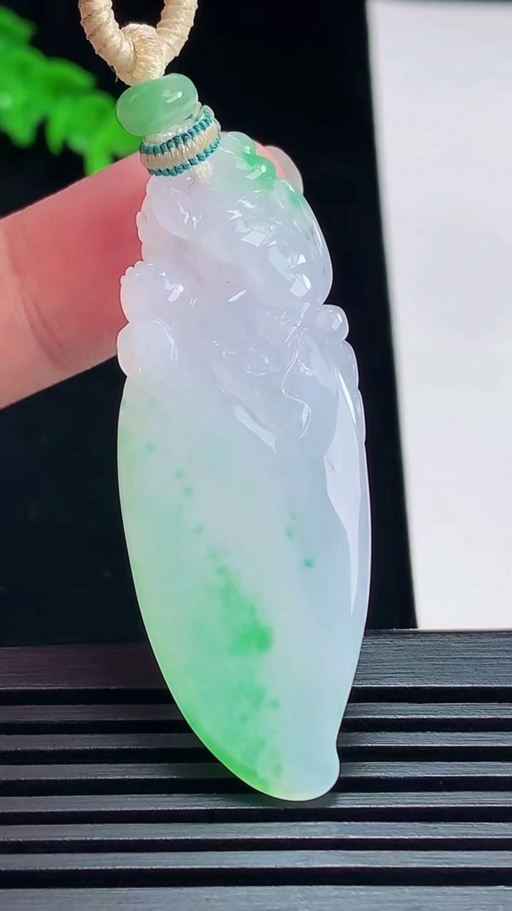 天然A货翡翠寿桃吊坠，尺寸53.5-19.6-9.5 重量:20.00g
7月11日
