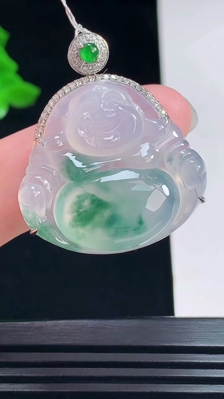 天然A货翡翠种飘花佛公吊坠，尺寸34-29-9，裸石26-29 重量:7.89g
7月11日