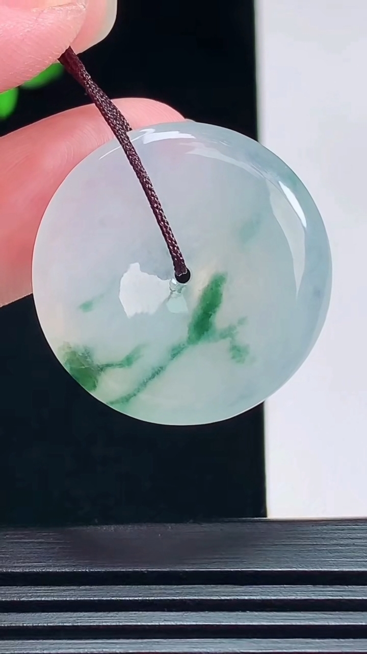 天然A货翡翠冰种飘花平安扣吊坠，尺寸27-4.5 重量:7.22g
7月11日