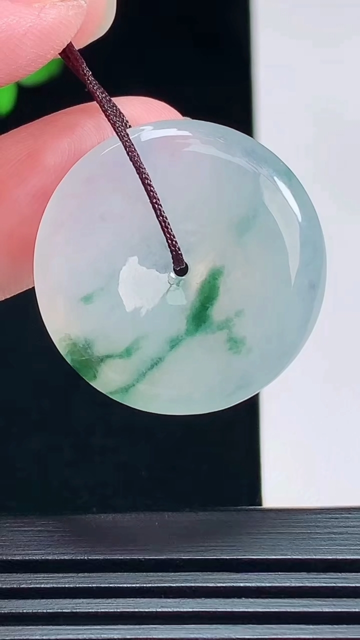 天然A货翡翠冰种飘花平安扣吊坠，尺寸27-4.5 重量:7.22g
7月11日