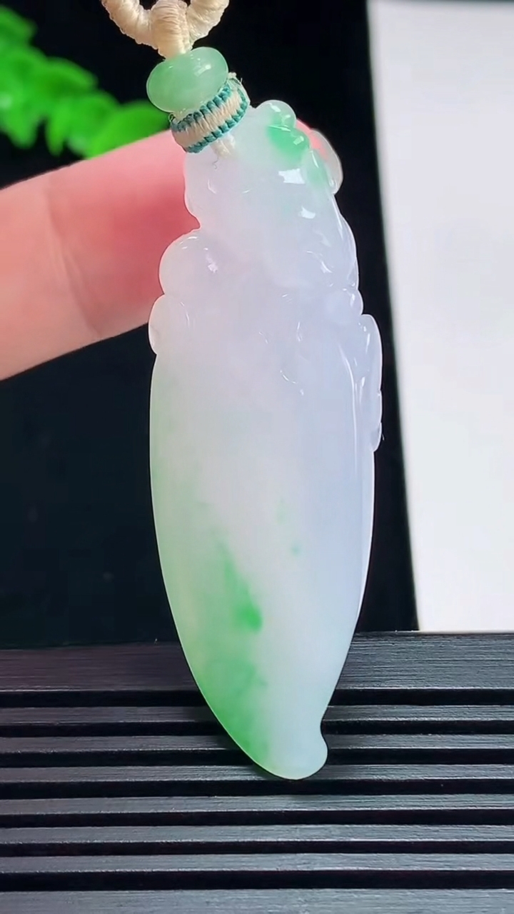 天然A货翡翠寿桃吊坠，尺寸53.5-19.6-9.5 重量:20.00g
7月11日