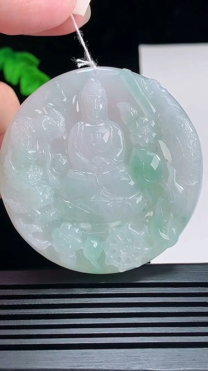 天然A货翡翠祥龙大日如来佛吊坠，尺寸54-5.2 重量:35.73g
7月12日