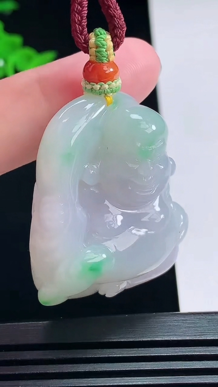 天然A货翡翠春带彩 紫罗兰逍遥佛吊坠，尺寸39-32-17.5 重量:42.80g
7月12日