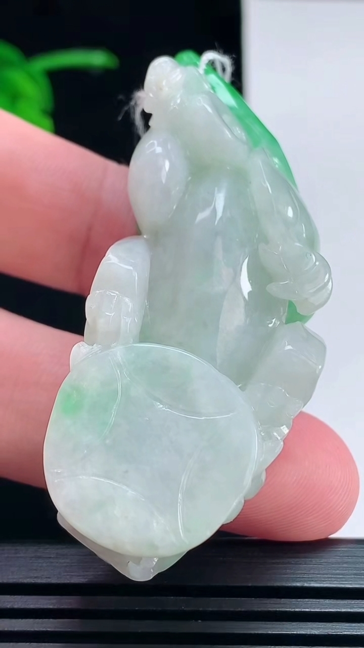 天然A货翡翠貔貅吊坠，尺寸63-25.8-17.6 重量:46.01g  hxl
7月12日