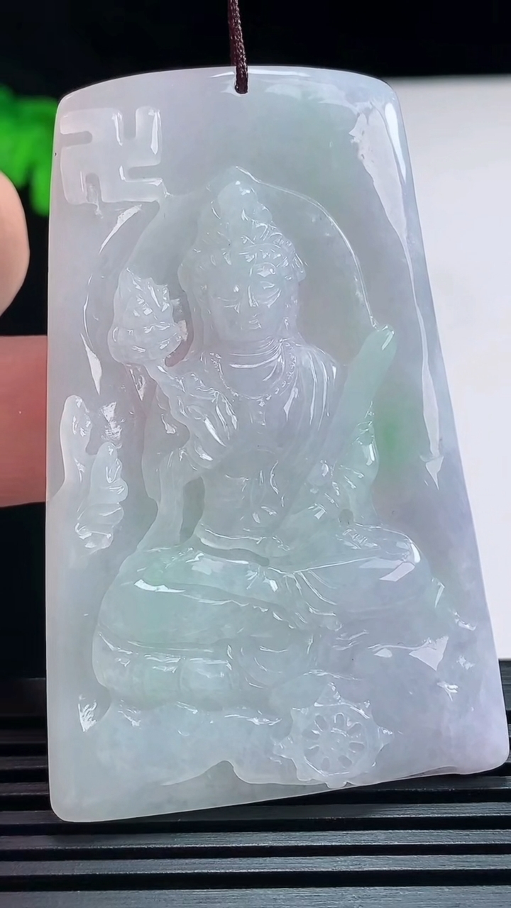 天然A货翡翠虚空藏菩萨吊坠，尺寸65.2-41.5-5 重量:29.23g
7月12日