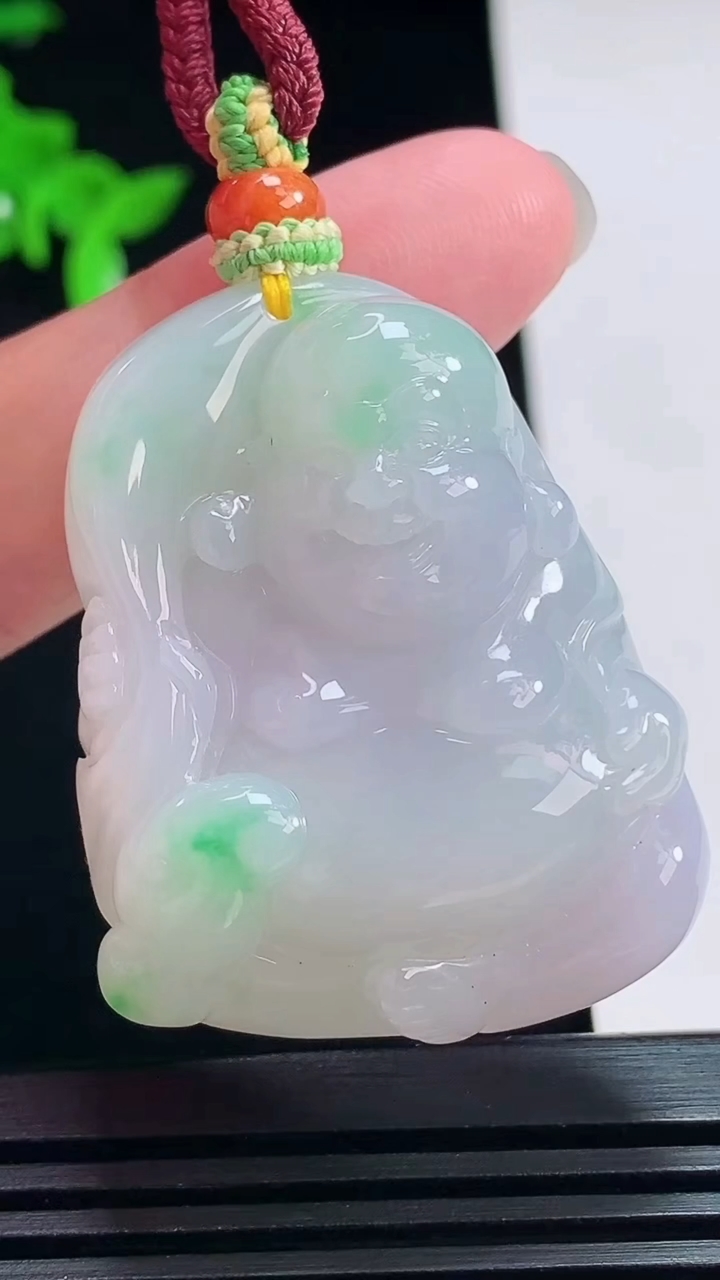 天然A货翡翠春带彩 紫罗兰逍遥佛吊坠，尺寸39-32-17.5 重量:42.80g
7月12日