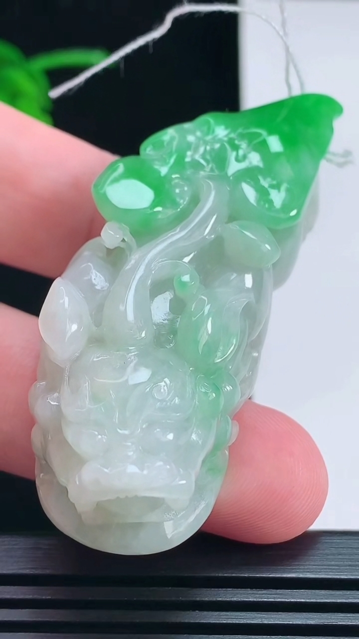 天然A货翡翠貔貅吊坠，尺寸63-25.8-17.6 重量:46.01g  hxl
7月12日