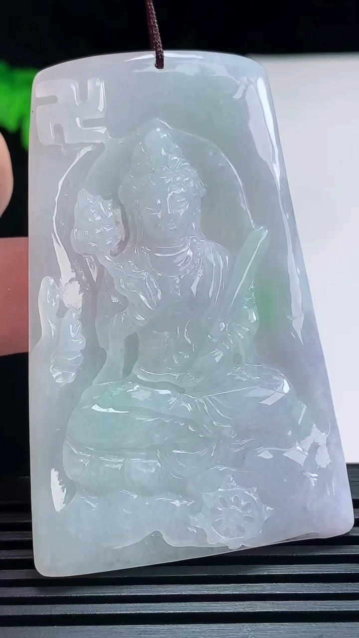天然A货翡翠虚空藏菩萨吊坠，尺寸65.2-41.5-5 重量:29.23g
7月12日
