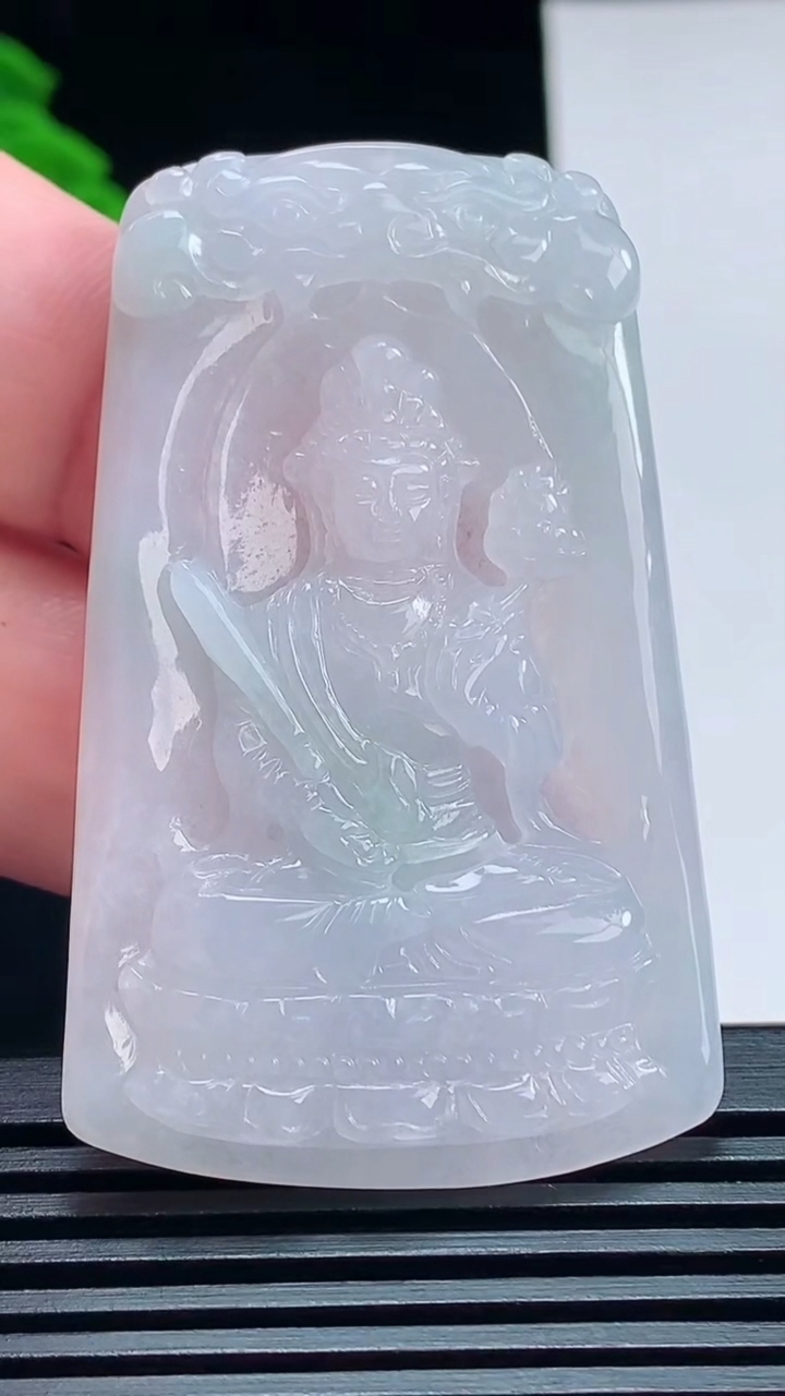 天然A货翡翠飘花虚空藏菩萨吊坠，尺寸55-34-5.5 重量:20.67g
7月12日