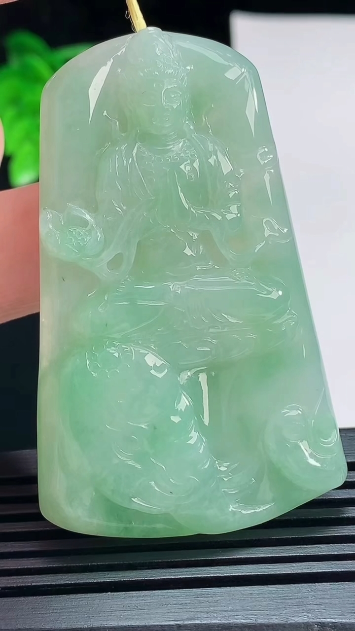 天然A货翡翠普贤菩萨吊坠，尺寸61.2-38.5-6.2 重量:31.91g
7月12日