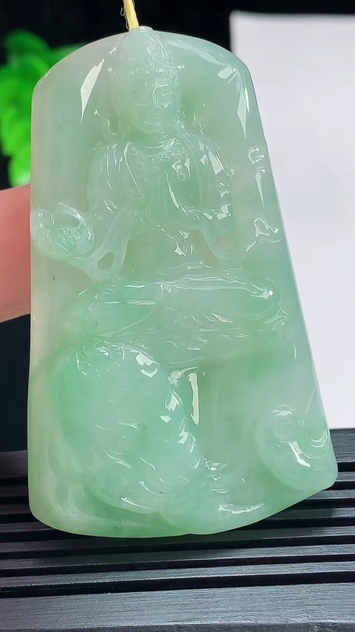 天然A货翡翠普贤菩萨吊坠，尺寸61.2-38.5-6.2 重量:31.91g
7月12日