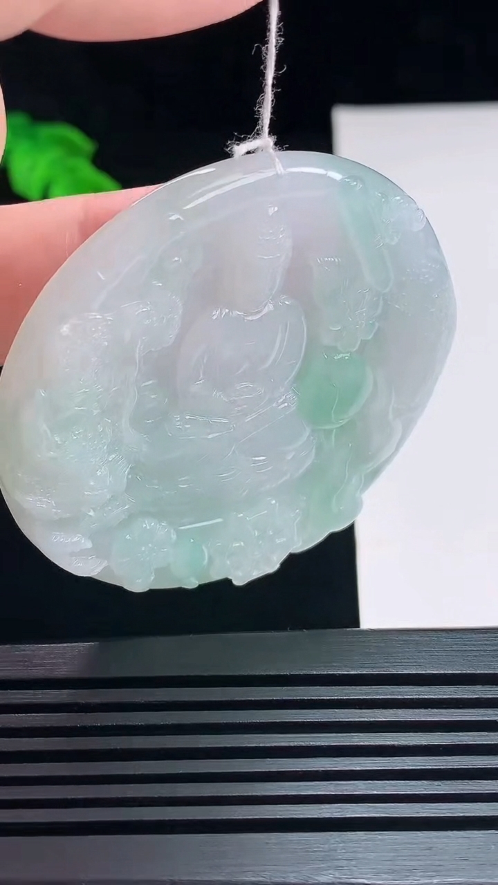 天然A货翡翠祥龙大日如来佛吊坠，尺寸54-5.2 重量:35.73g
7月12日