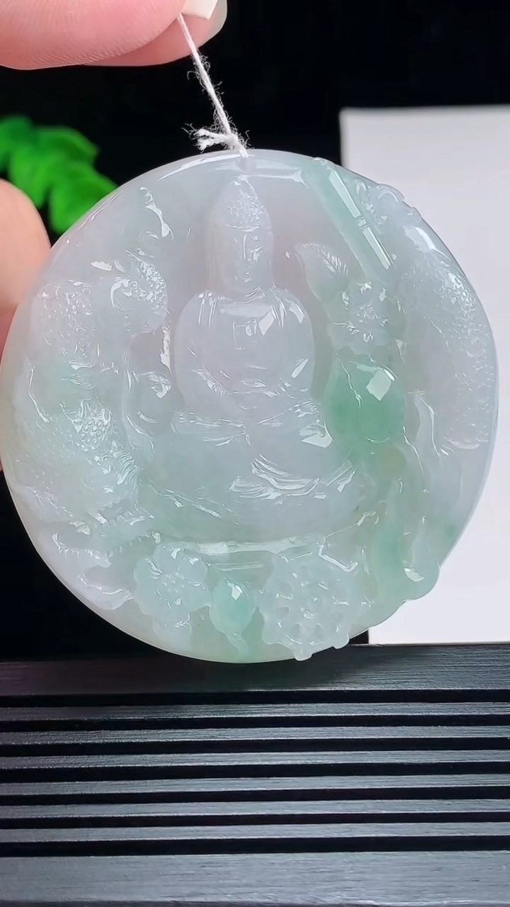 天然A货翡翠祥龙大日如来佛吊坠，尺寸54-5.2 重量:35.73g
7月12日