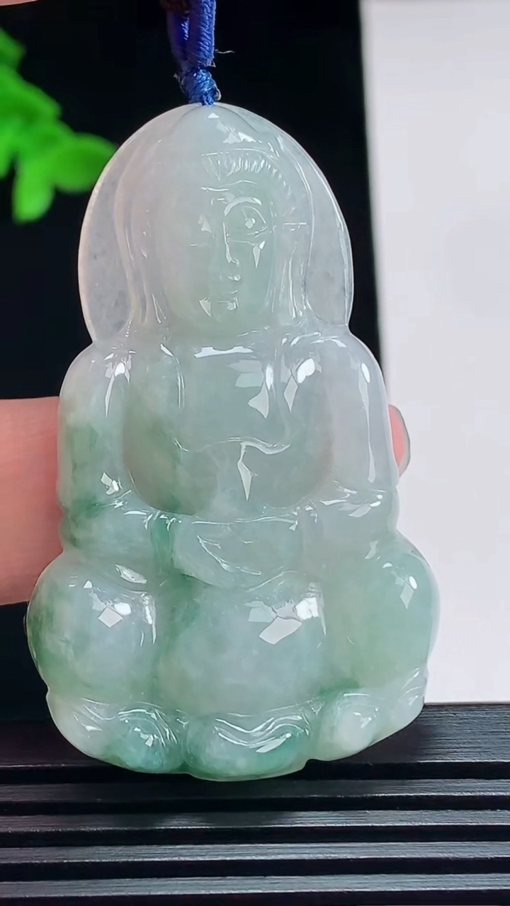天然A货翡翠飘花正装观音吊坠，尺寸51.6-32-6.2 重量:16.58g
7月12日