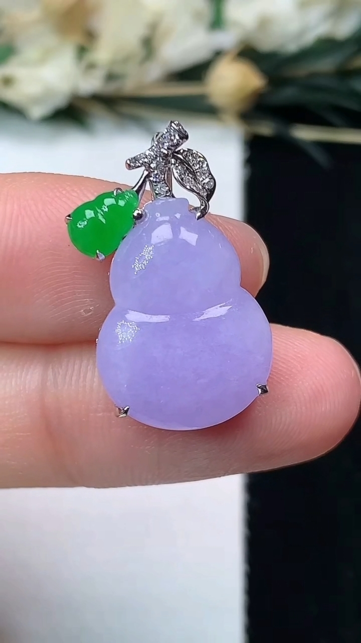 天然A货翡翠k金紫罗兰葫芦吊坠，尺寸17.2-13.2-5.8，重量:3.32g
7月12日