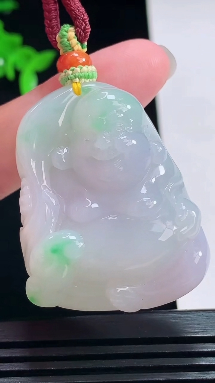 天然A货翡翠春带彩 紫罗兰逍遥佛吊坠，尺寸39-32-17.5 重量:42.80g
7月12日