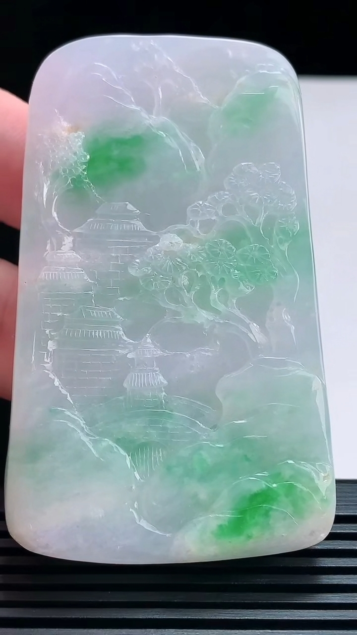 天然A货翡翠山水牌吊坠，尺寸74-45-14 重量:99.69g  hxl
7月12日