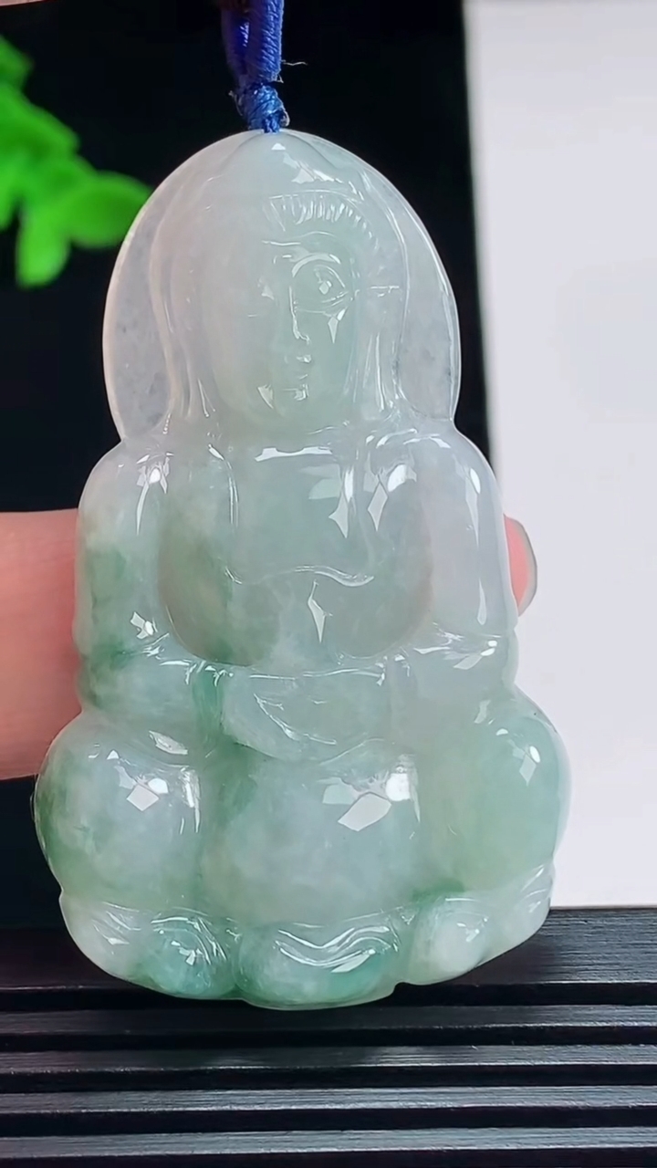 天然A货翡翠飘花正装观音吊坠，尺寸51.6-32-6.2 重量:16.58g
7月12日