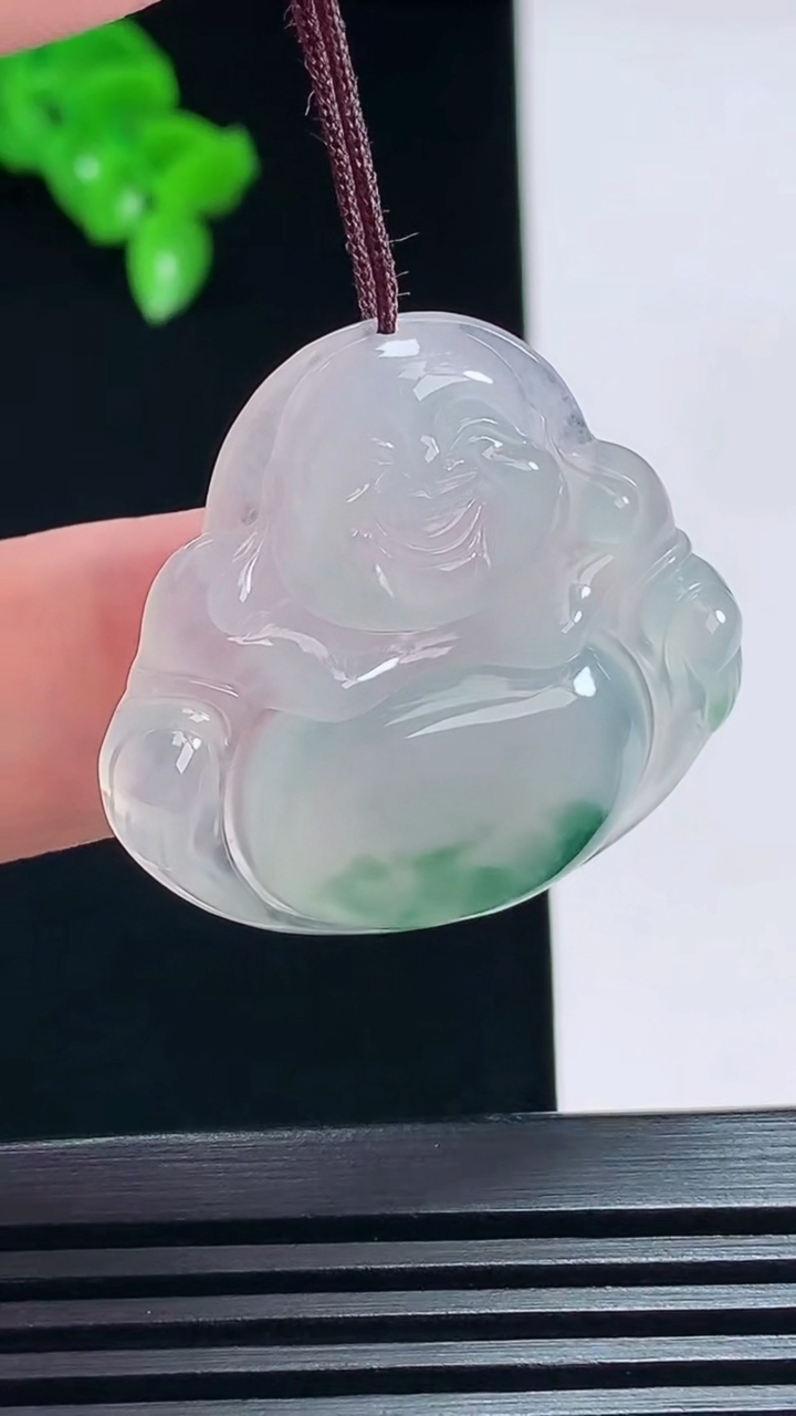天然A货翡翠种飘花佛公吊坠，尺寸31.5-33.6-5 重量:8.40g
7月12日