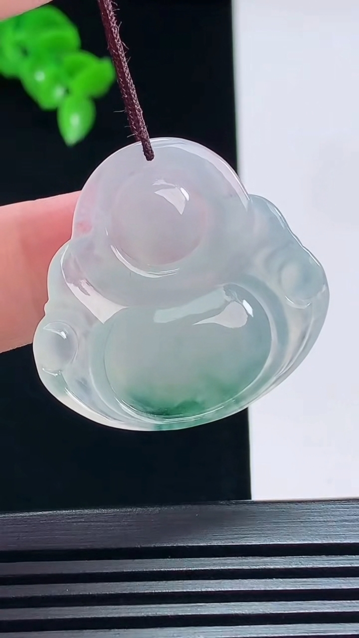 天然A货翡翠种飘花佛公吊坠，尺寸31.5-33.6-5 重量:8.40g
7月12日