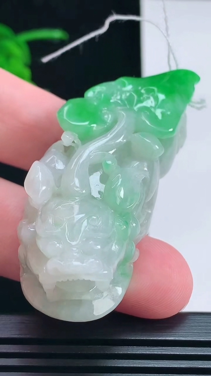 天然A货翡翠貔貅吊坠，尺寸63-25.8-17.6 重量:46.01g  hxl
7月12日