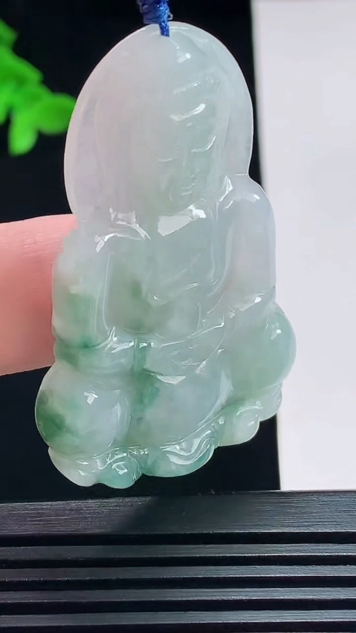 天然A货翡翠飘花正装观音吊坠，尺寸51.6-32-6.2 重量:16.58g
7月12日