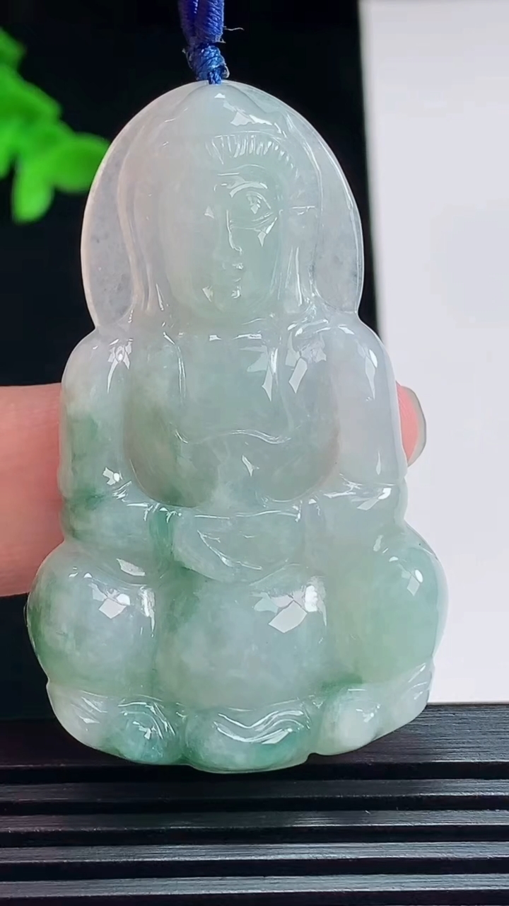 天然A货翡翠飘花正装观音吊坠，尺寸51.6-32-6.2 重量:16.58g
7月12日