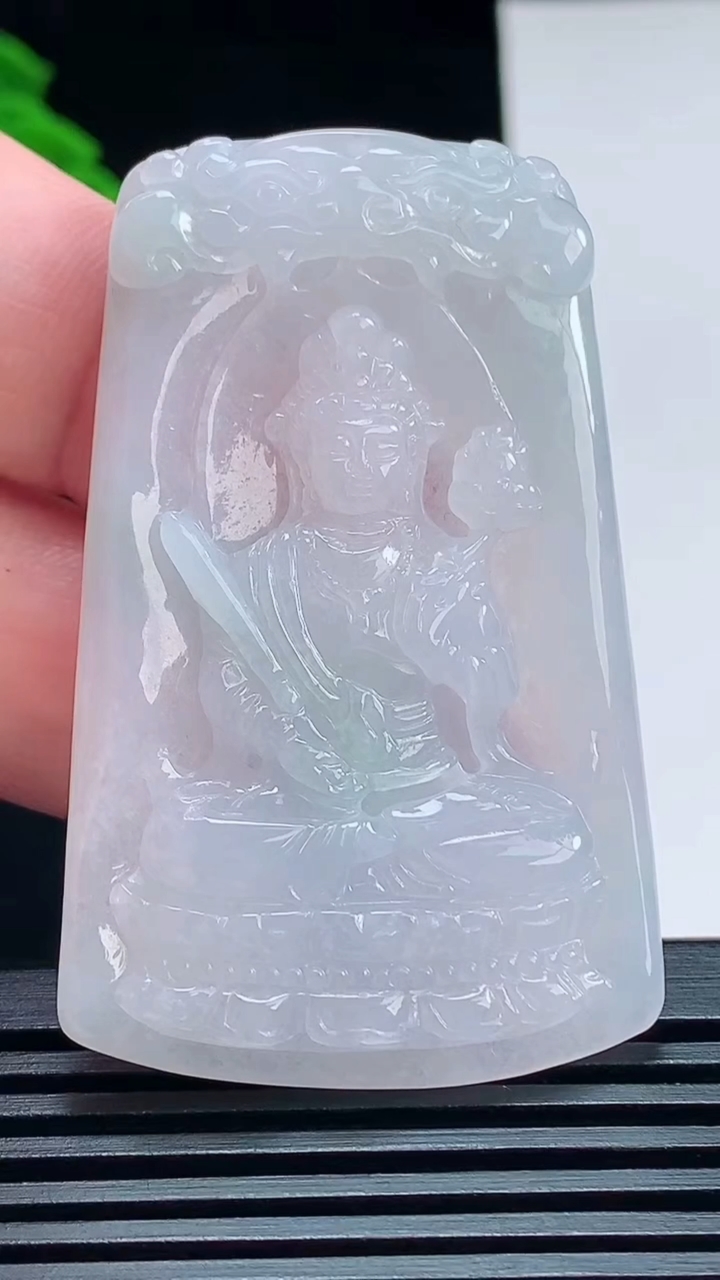 天然A货翡翠飘花虚空藏菩萨吊坠，尺寸55-34-5.5 重量:20.67g
7月12日